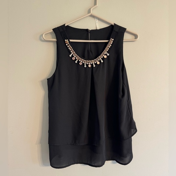 2/$10Free to Fly Embellished top - Picture 1 of 4